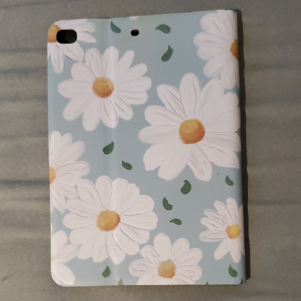 Floral Case with White Daisies - Picture 5 of 6